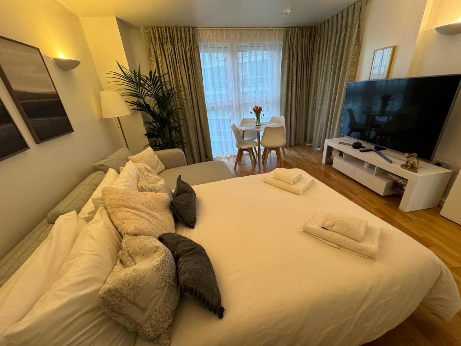 Luxury Apartment In Canary Wharf Londra Dış mekan fotoğraf